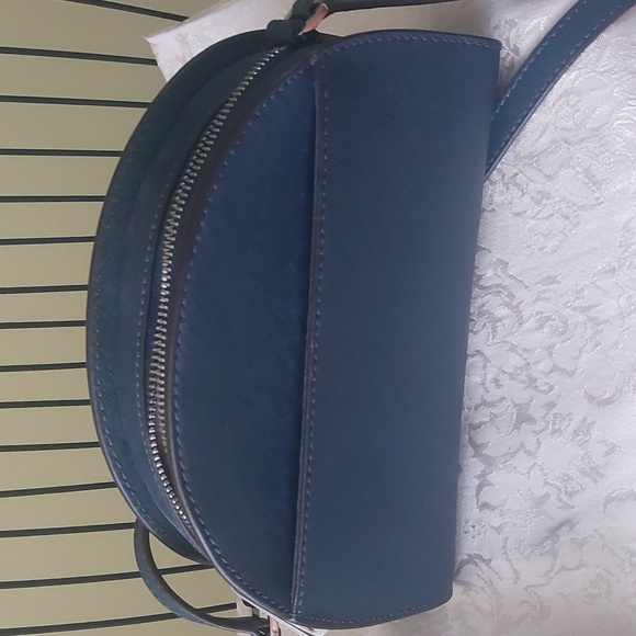 ๐ HOST Pick ๐ NWOT, MICHAEL KORS. crossbody navy bag. - Picture 5 of 5